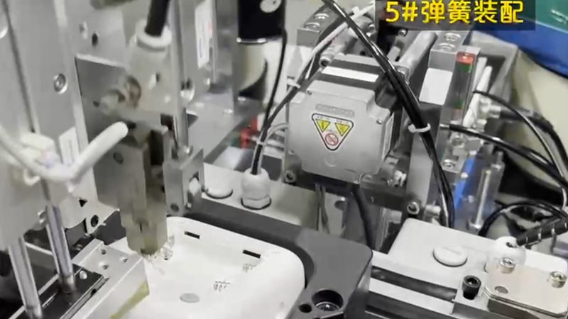 设备选型是自动化方案实施的关键环节。在选型过程中，应充分考虑以下因素：